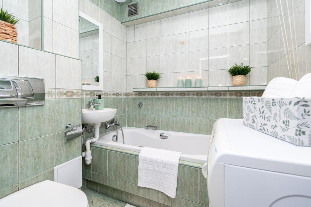 Apartament Nowy Swiat 15-17 กาลิช ภายนอก รูปภาพ
